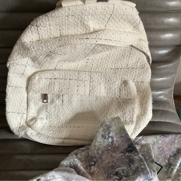 Bundle- Generation love backpack. Jockey leggings. - Picture 3 of 4